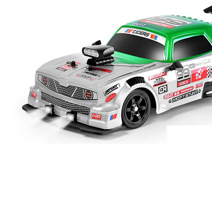 SC16A08 silver / green front hood,grille andwheel detail